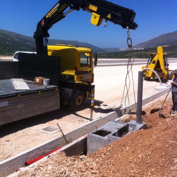 Τοποθέτηση βάσεων οδοφωτισμού και pillar